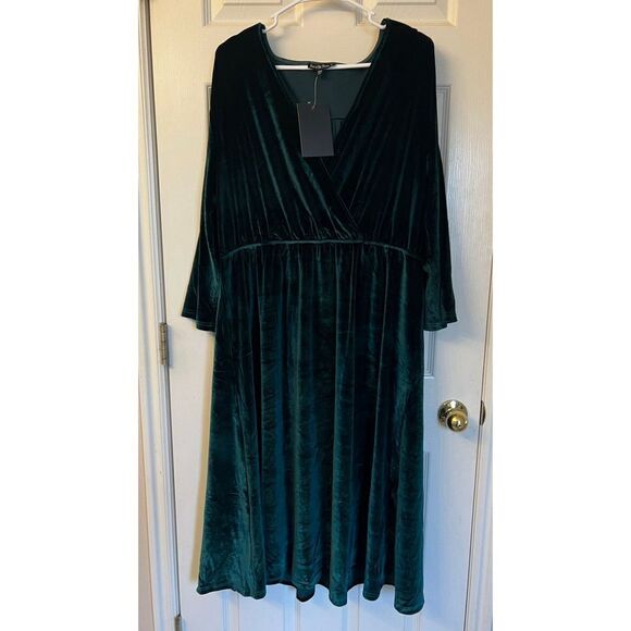 NWT Seen N Be Seen Dazzling in Emerald Velvet Curvy Women’s Dress XXL - Picture 2 of 10